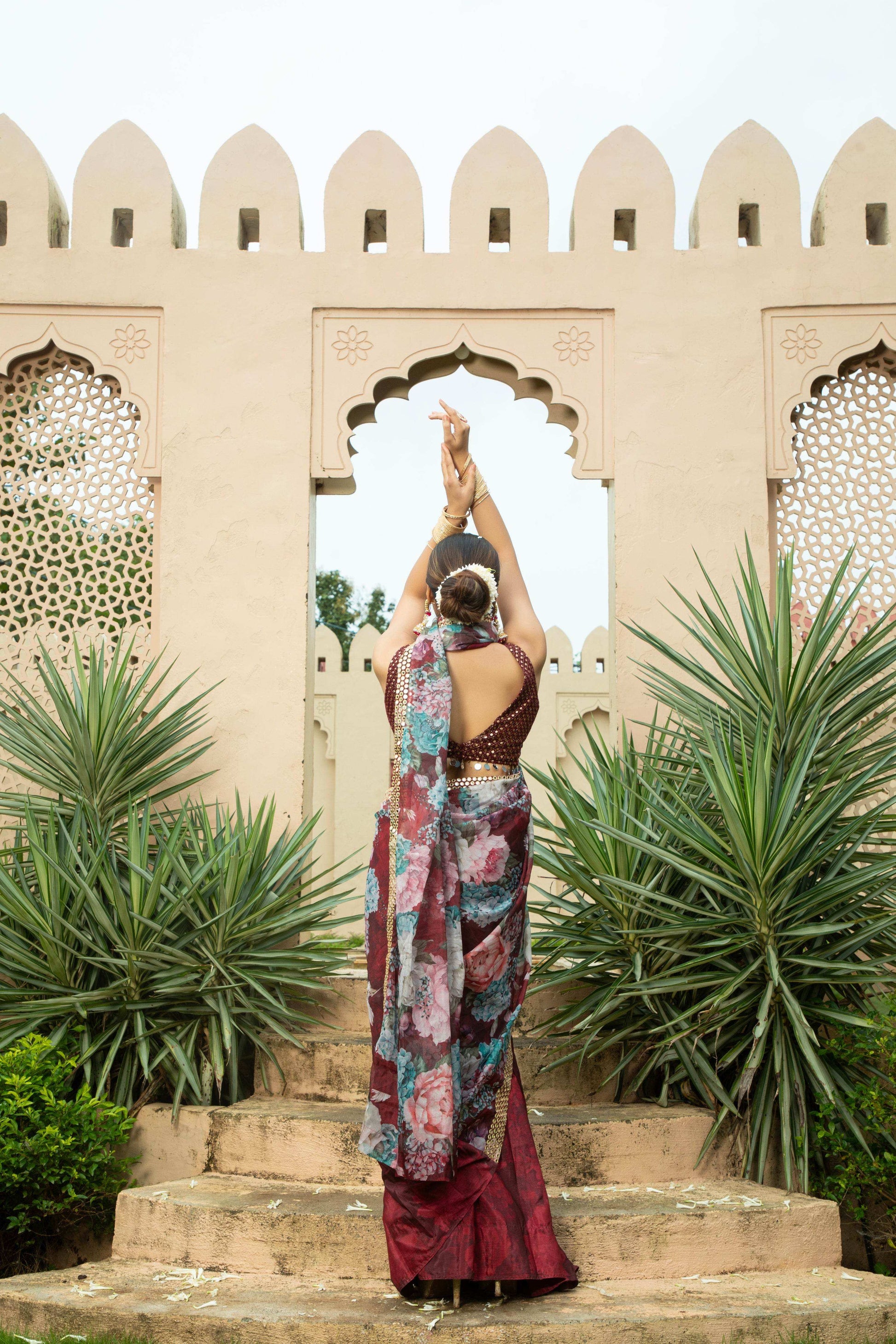 Sanam- Saree Set Maroon - Monk & Mei