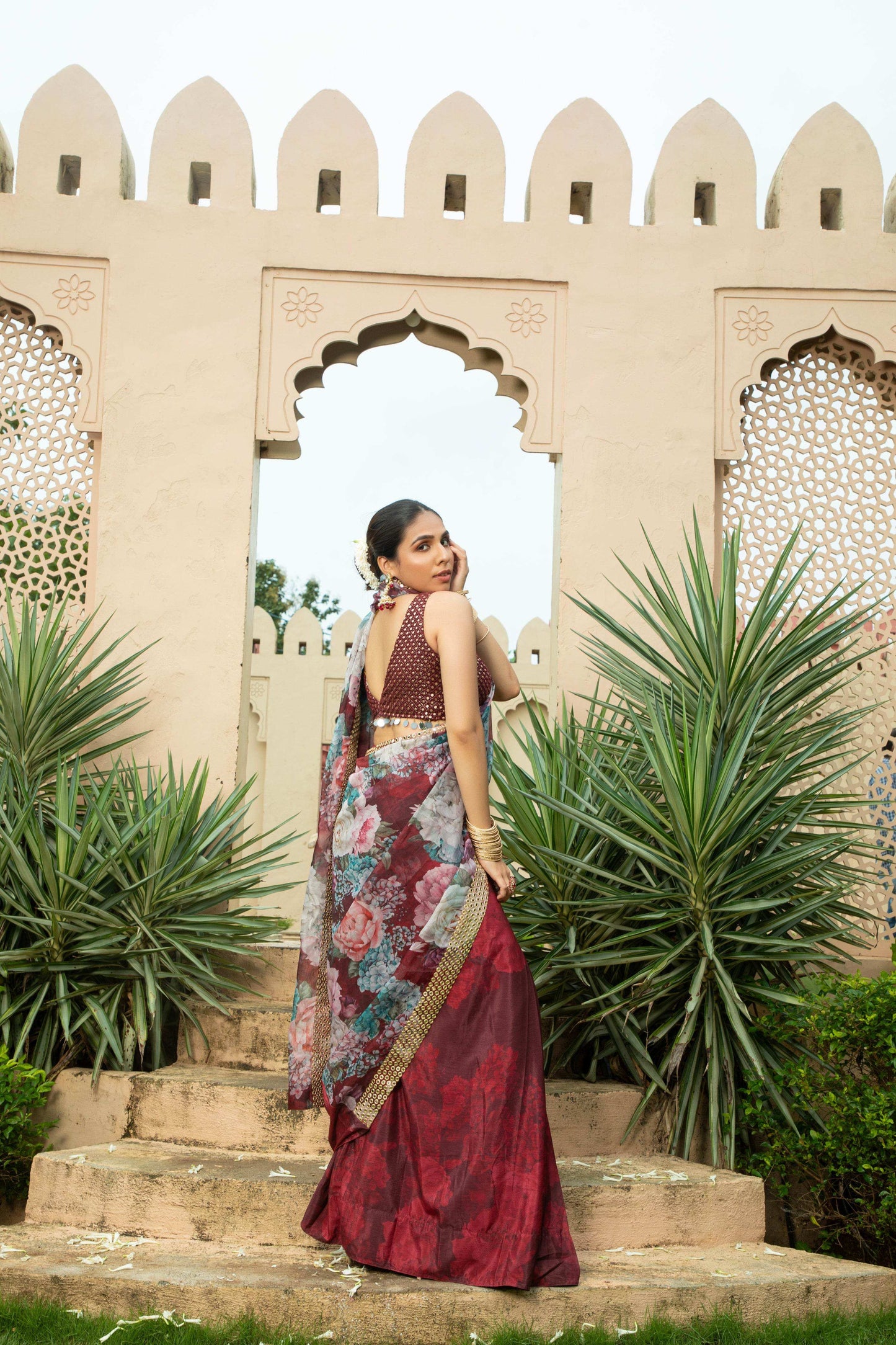 Sanam- Saree Set Maroon - Monk & Mei