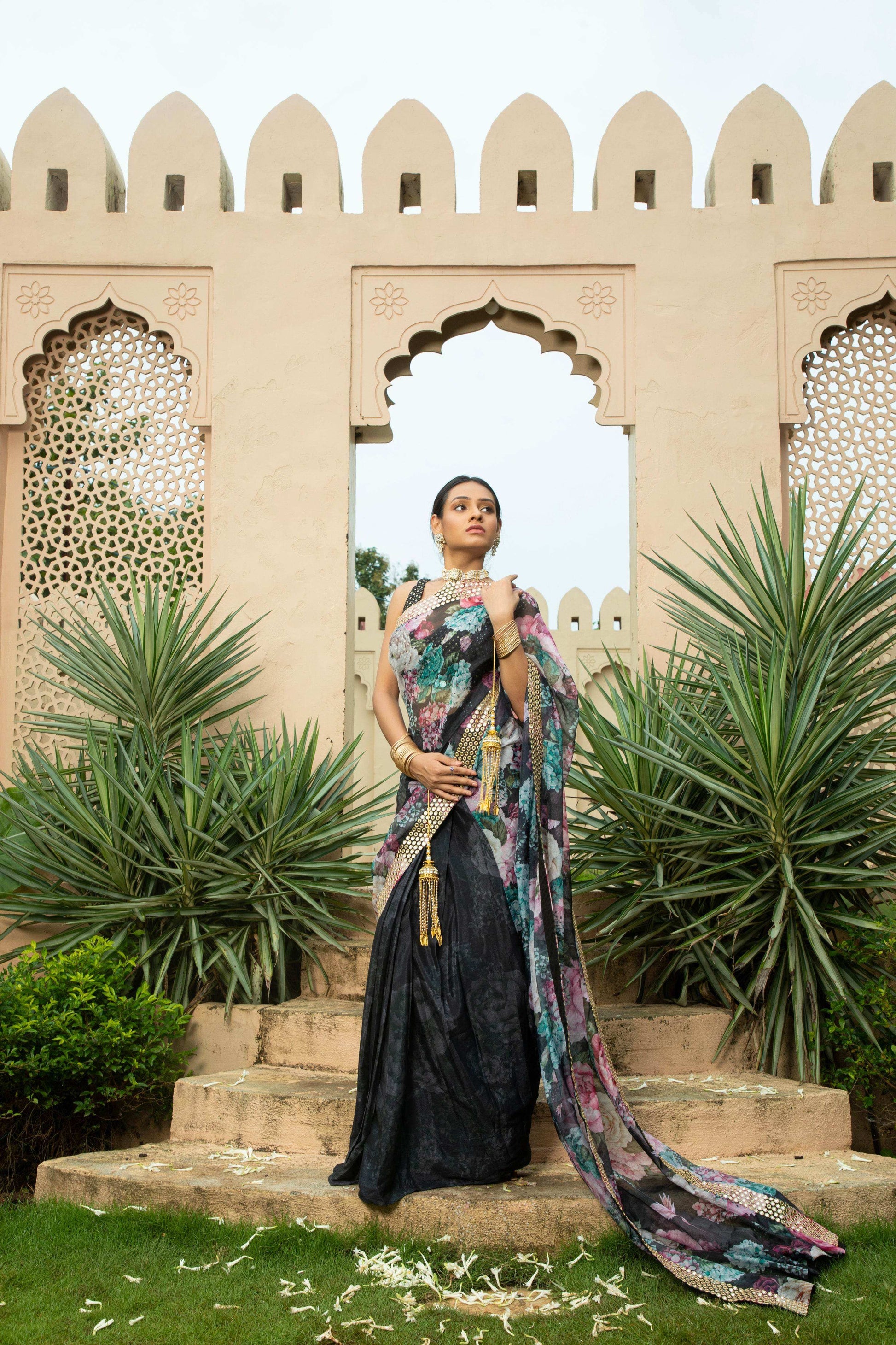 Sanam- Saree Set Black - Monk & Mei