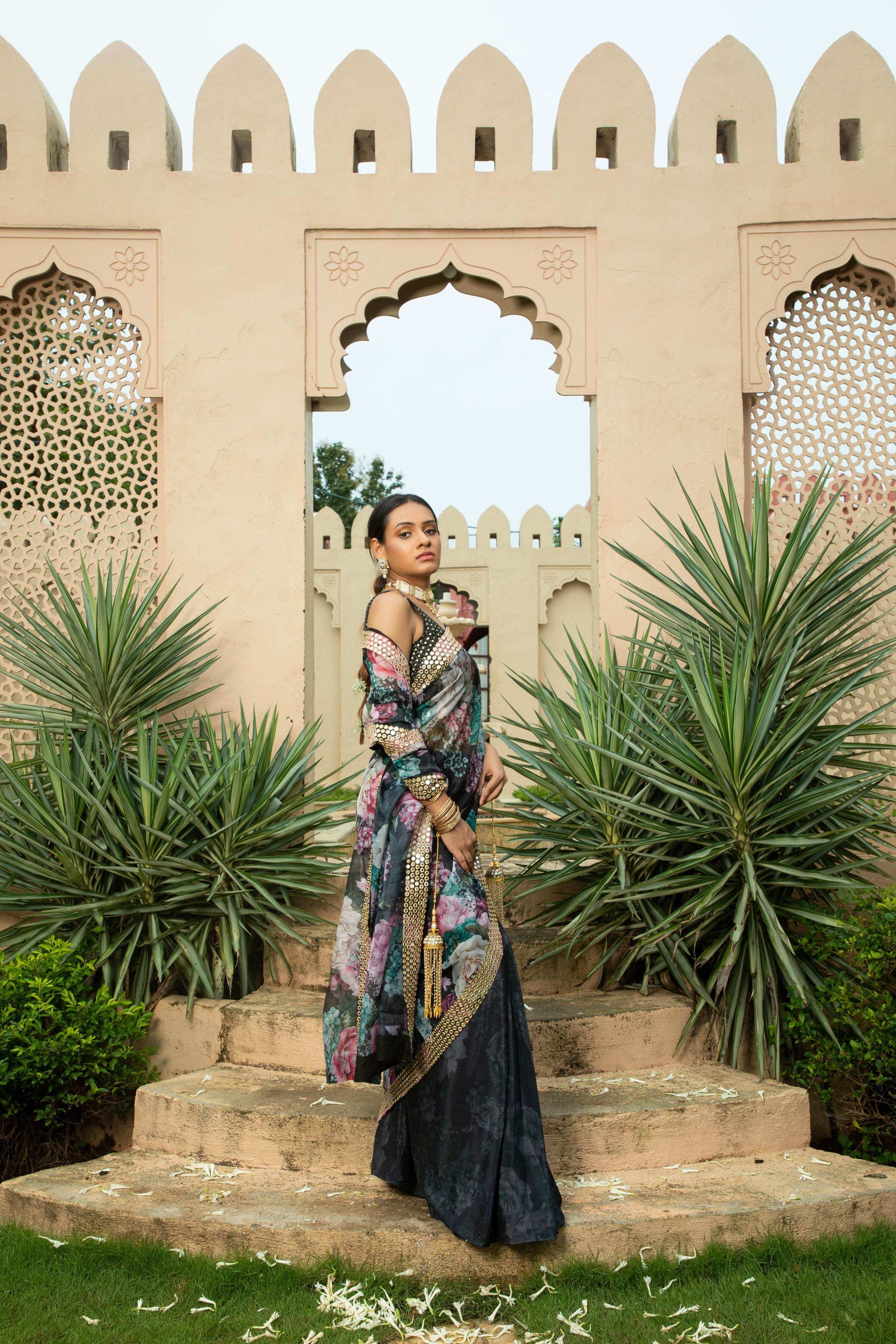 Sanam- Saree Set Black - Monk & Mei