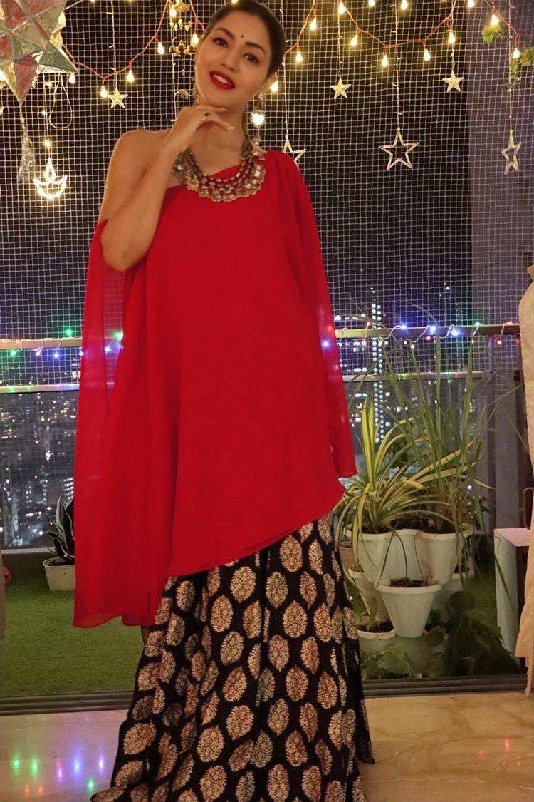 Raagini- Top & Lehenga - Monk & Mei