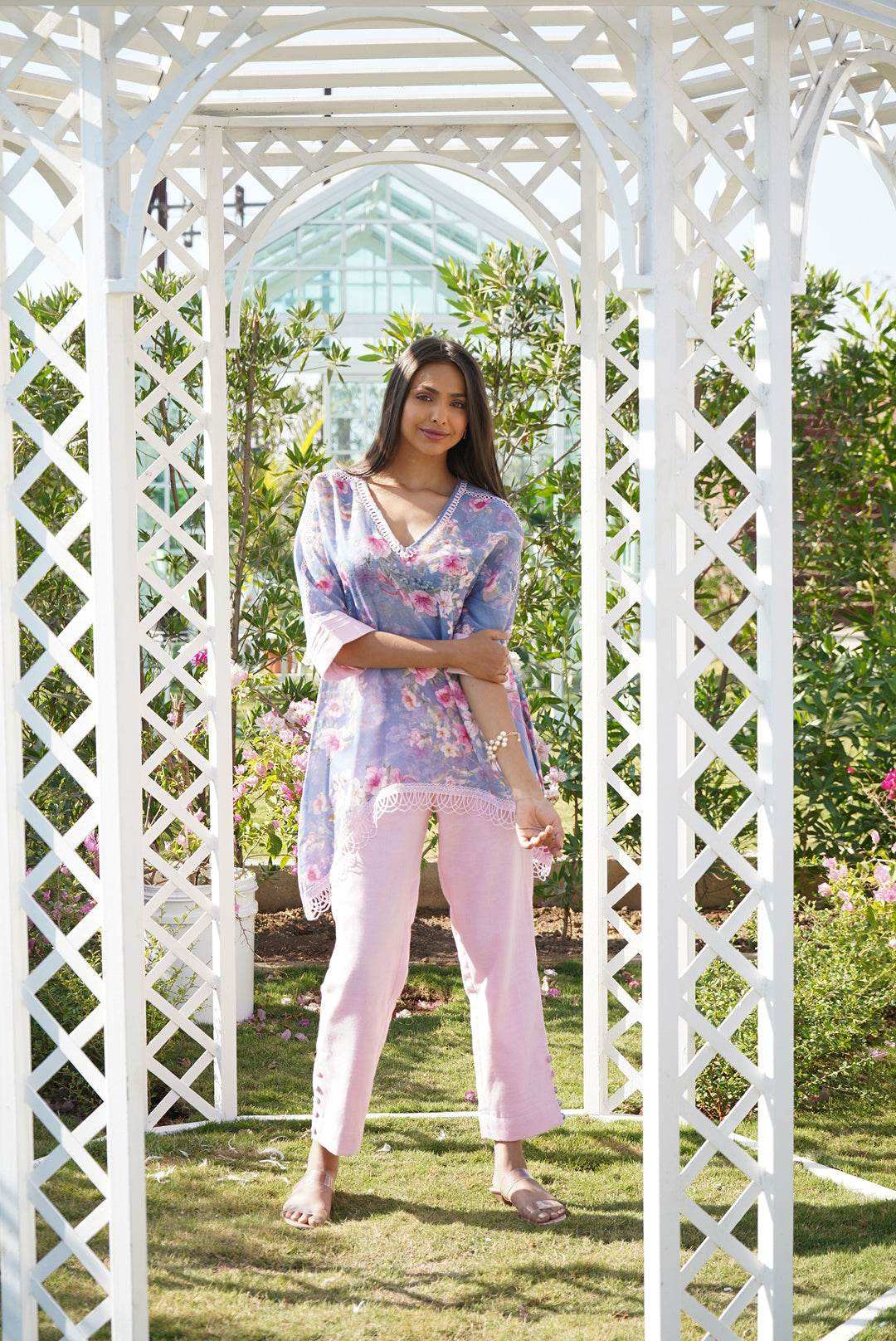 Daphne Blue - Monk & Mei