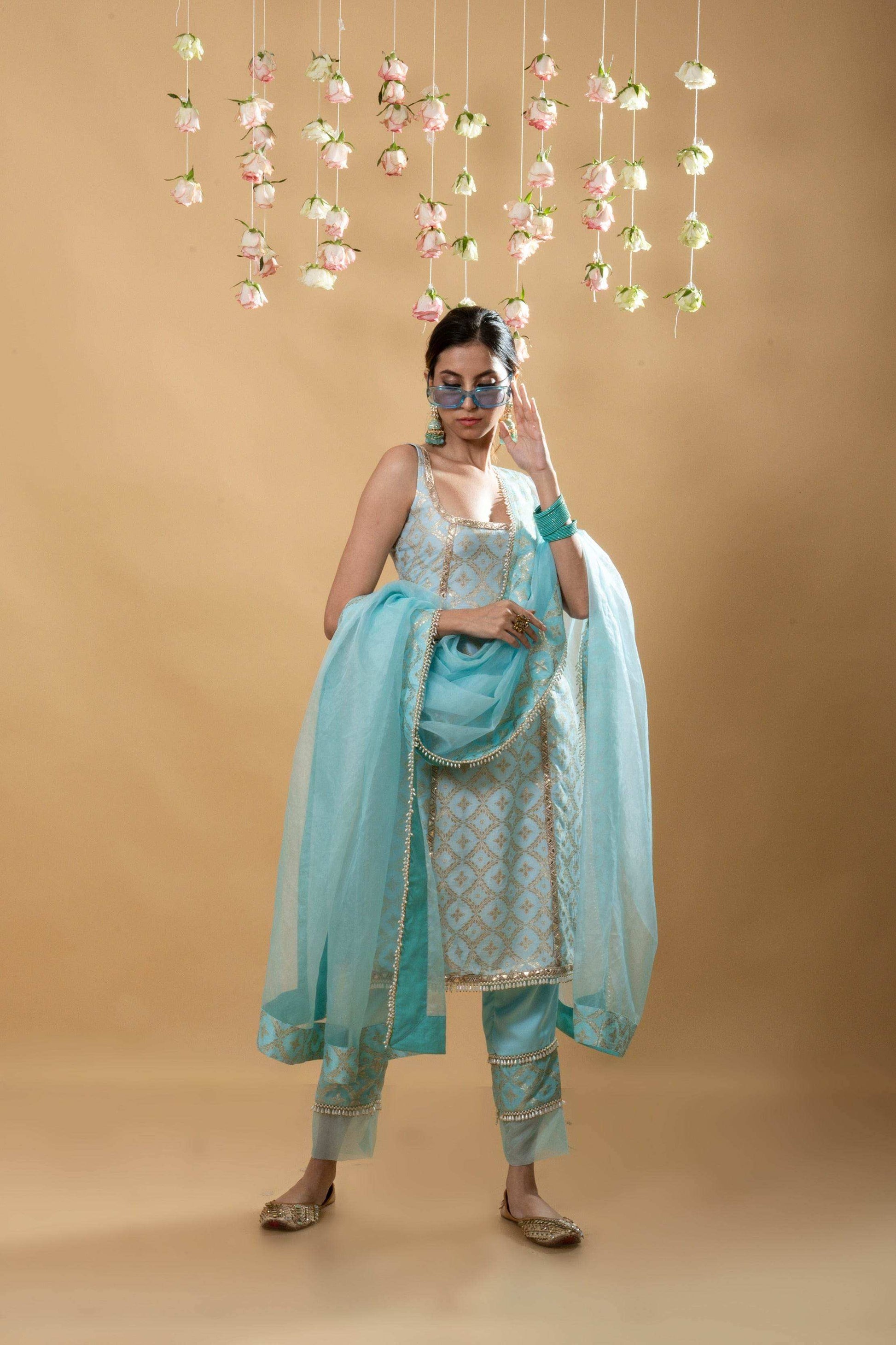 Kala-Sleeveless Kurta Set- Powder Blue - Monk & Mei