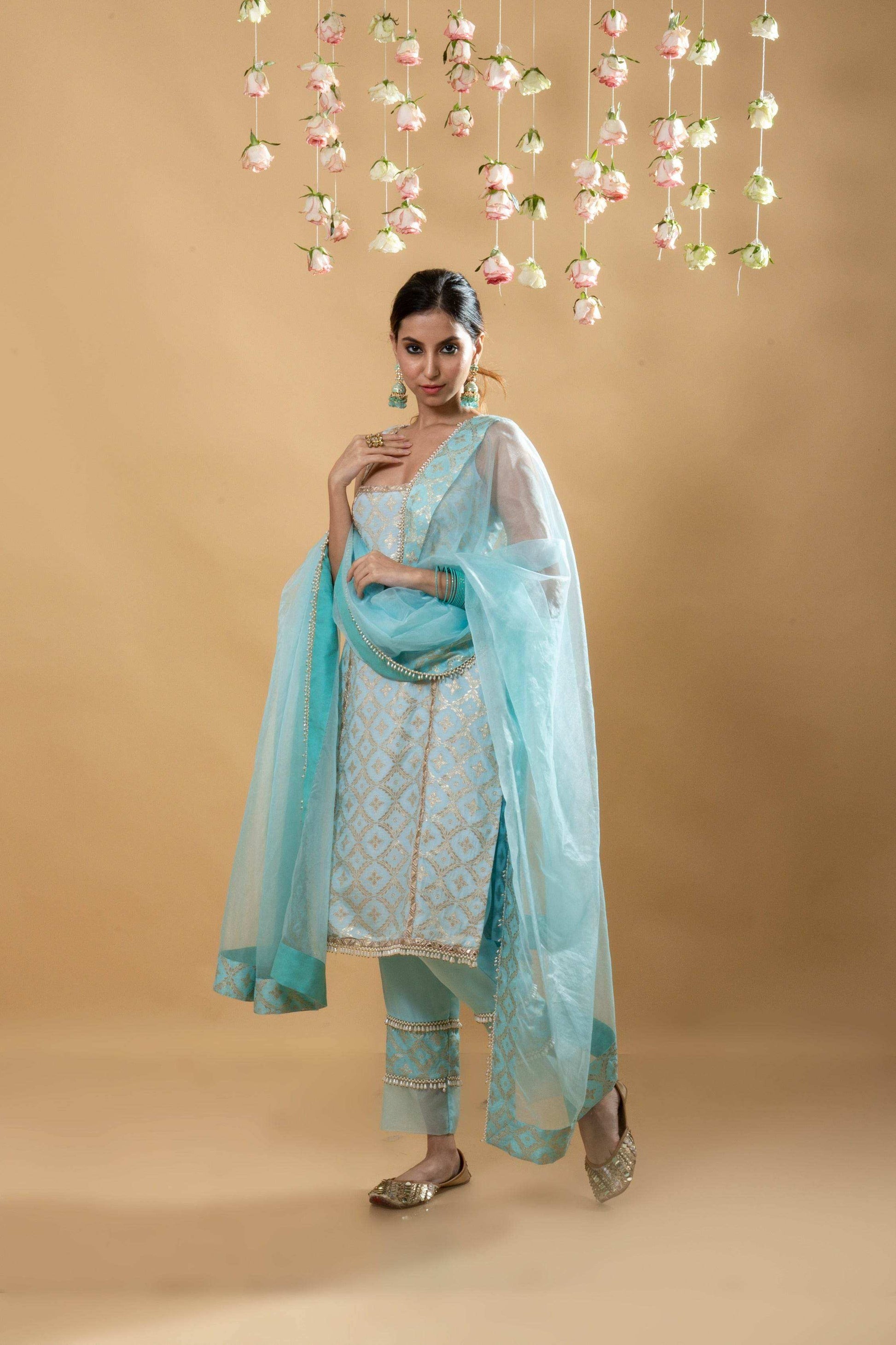 Kala-Sleeveless Kurta Set- Powder Blue - Monk & Mei