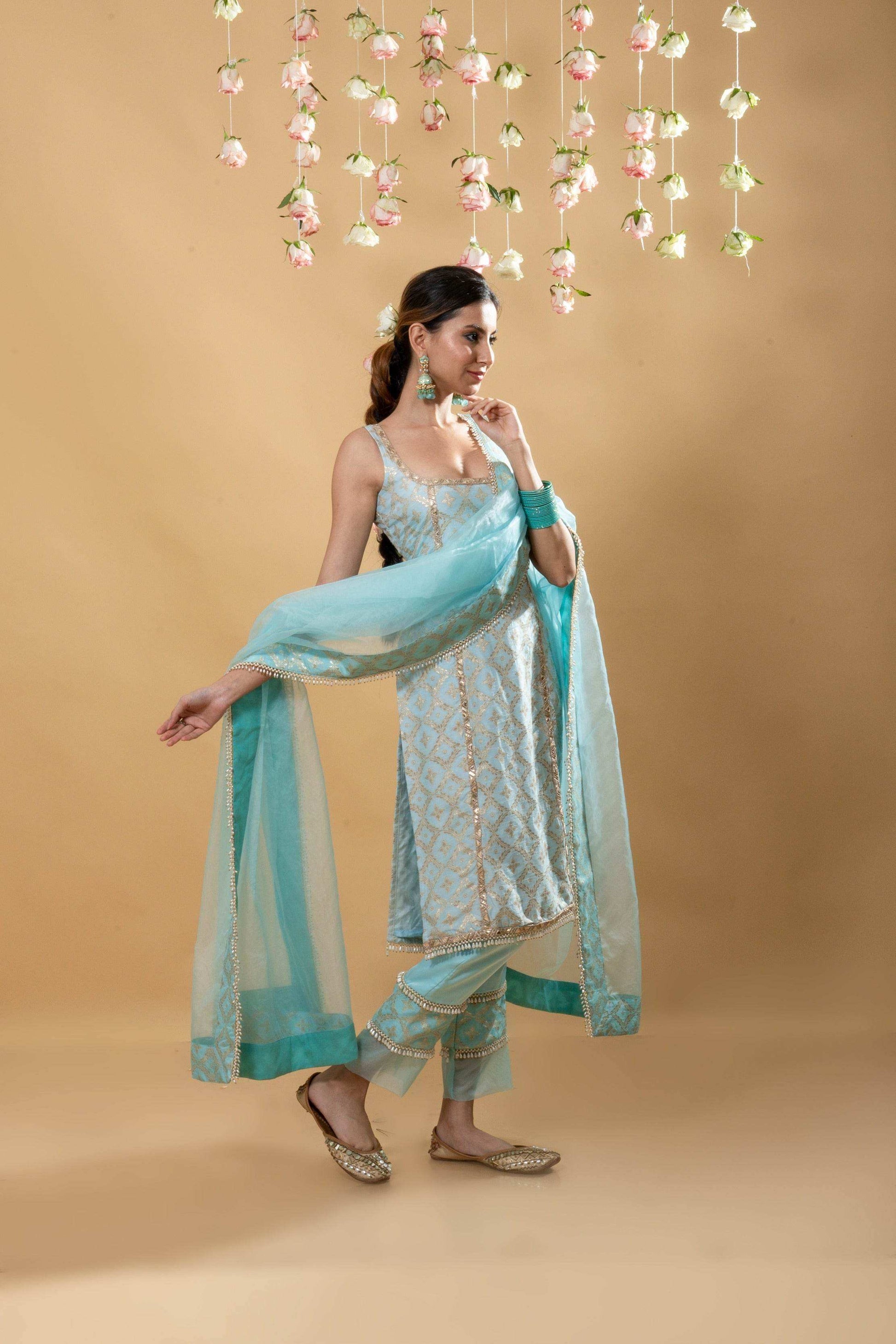 Kala-Sleeveless Kurta Set- Powder Blue - Monk & Mei