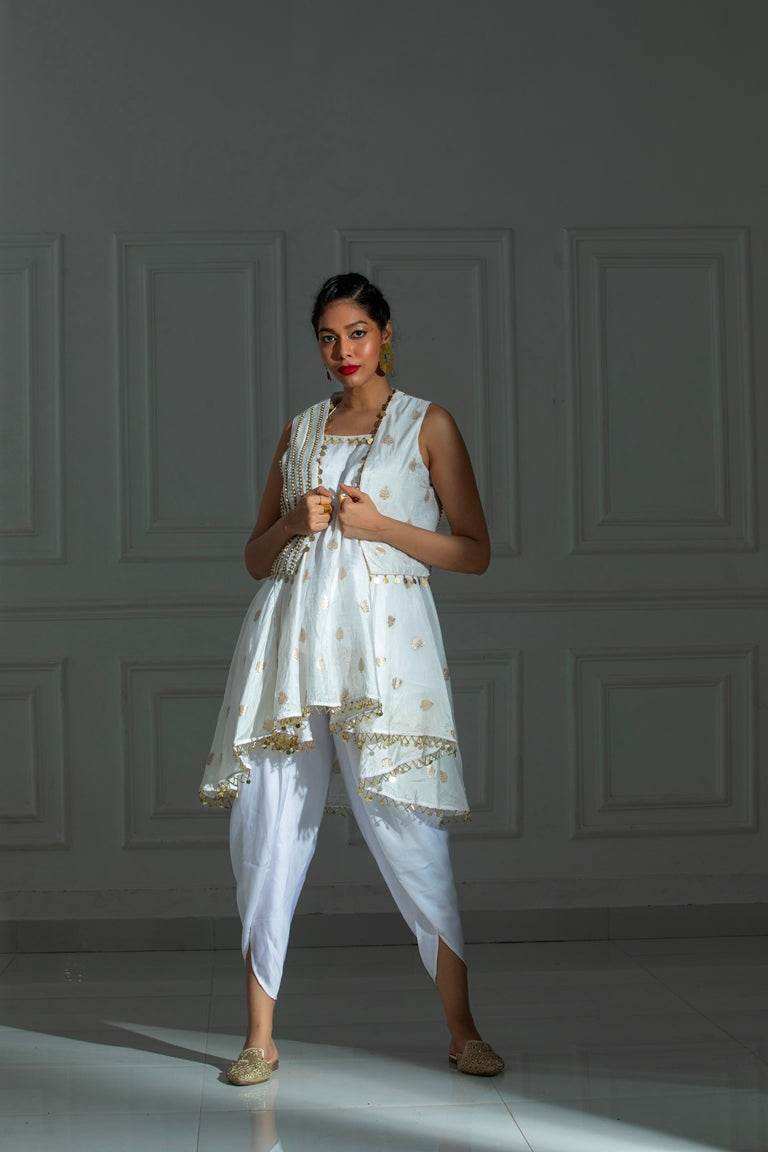 Noir Ivory White - Monk & Mei