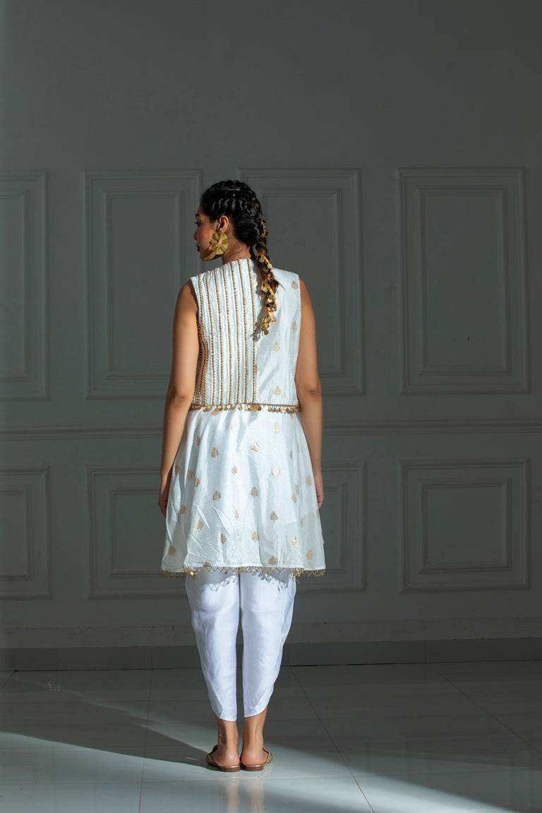 Noir Ivory White - Monk & Mei