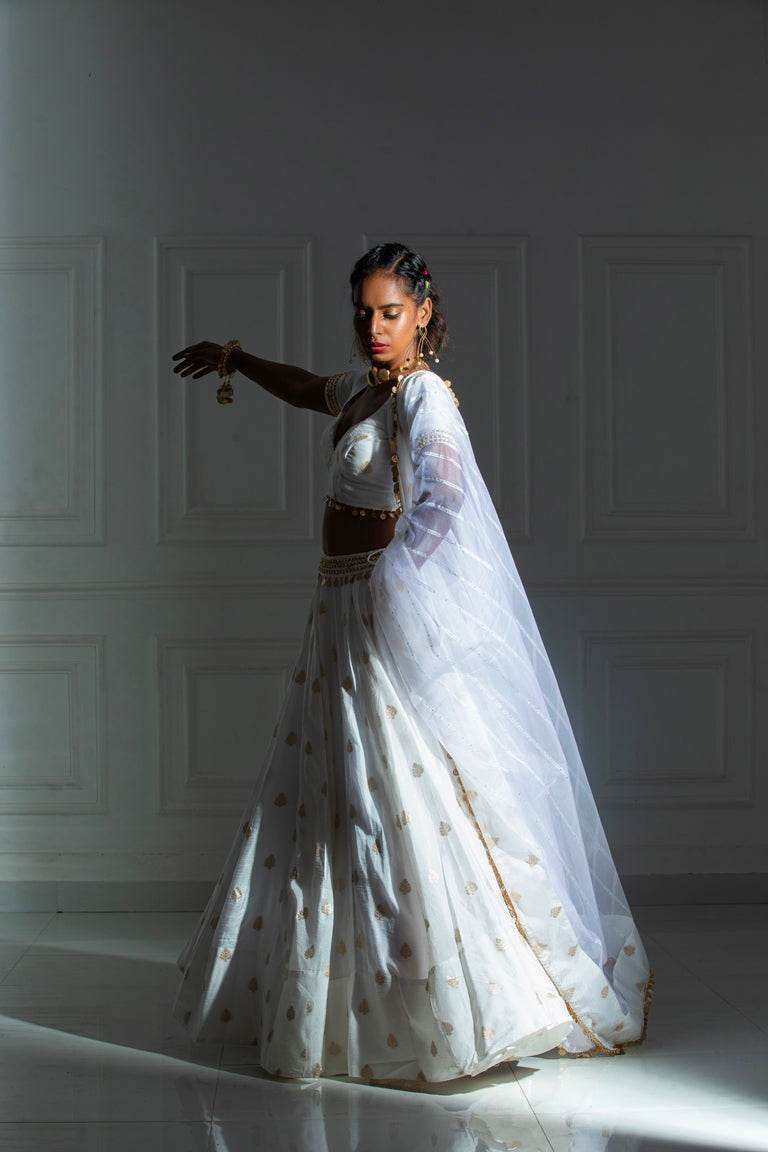 Phoenix Ivory White - Monk & Mei