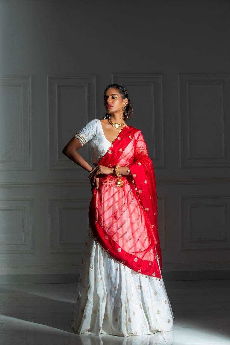 Nicotina Ivory White/ Rose Red - Monk & Mei