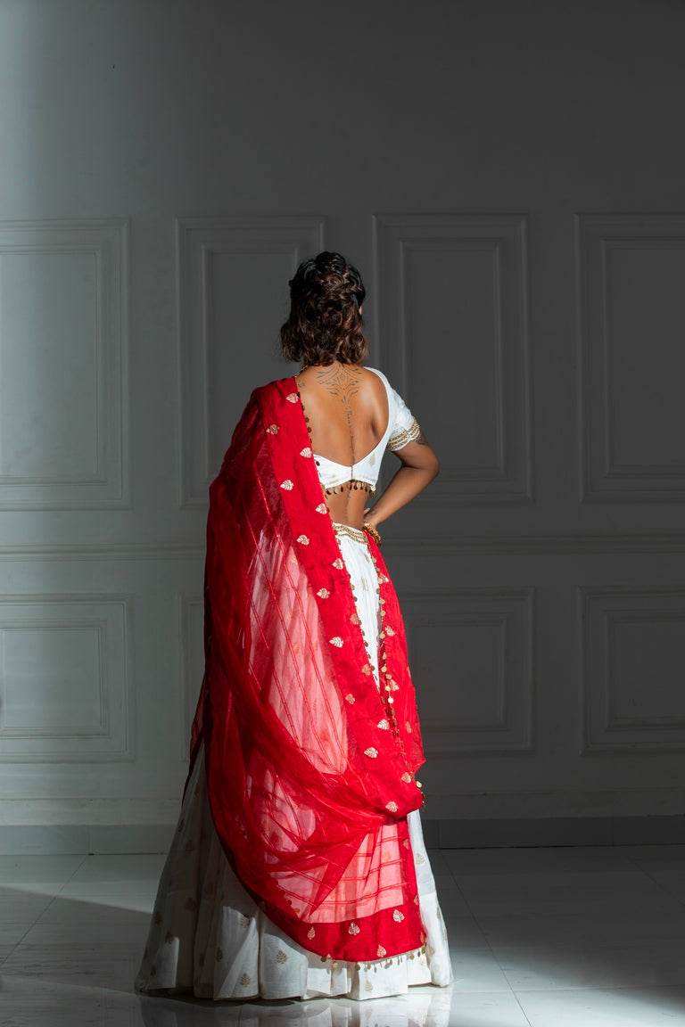 Nicotina Ivory White/ Rose Red - Monk & Mei