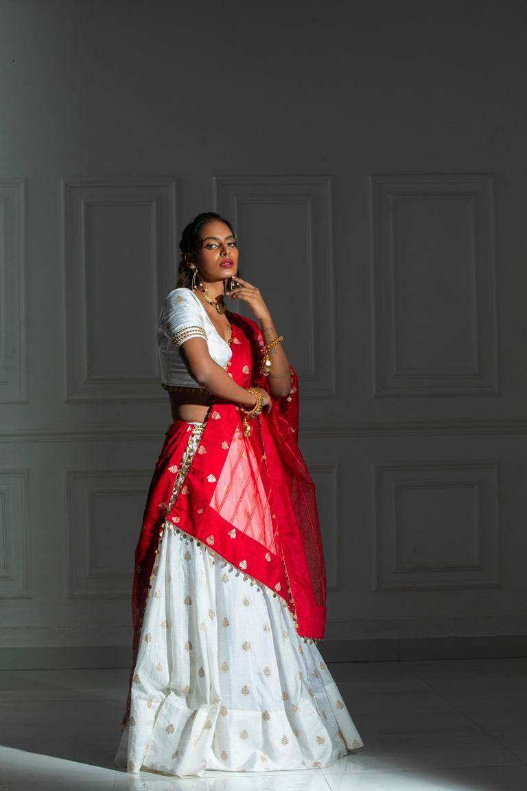 Nicotina Ivory White/ Rose Red - Monk & Mei