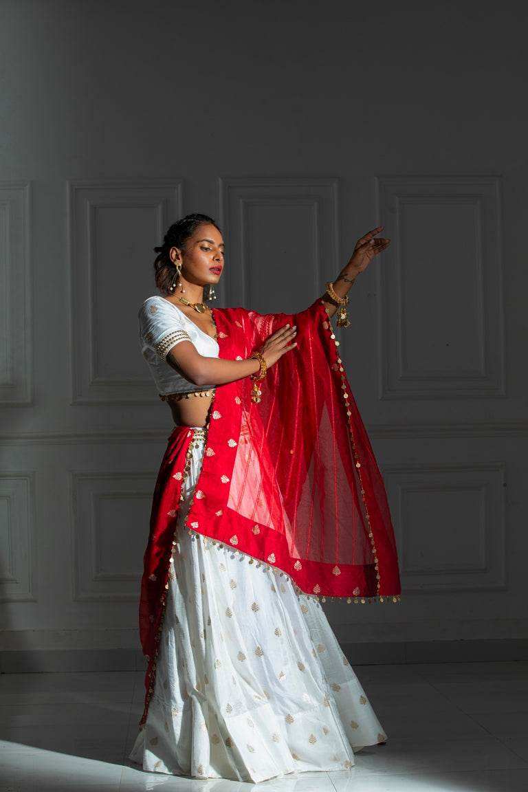 Nicotina Ivory White/ Rose Red - Monk & Mei