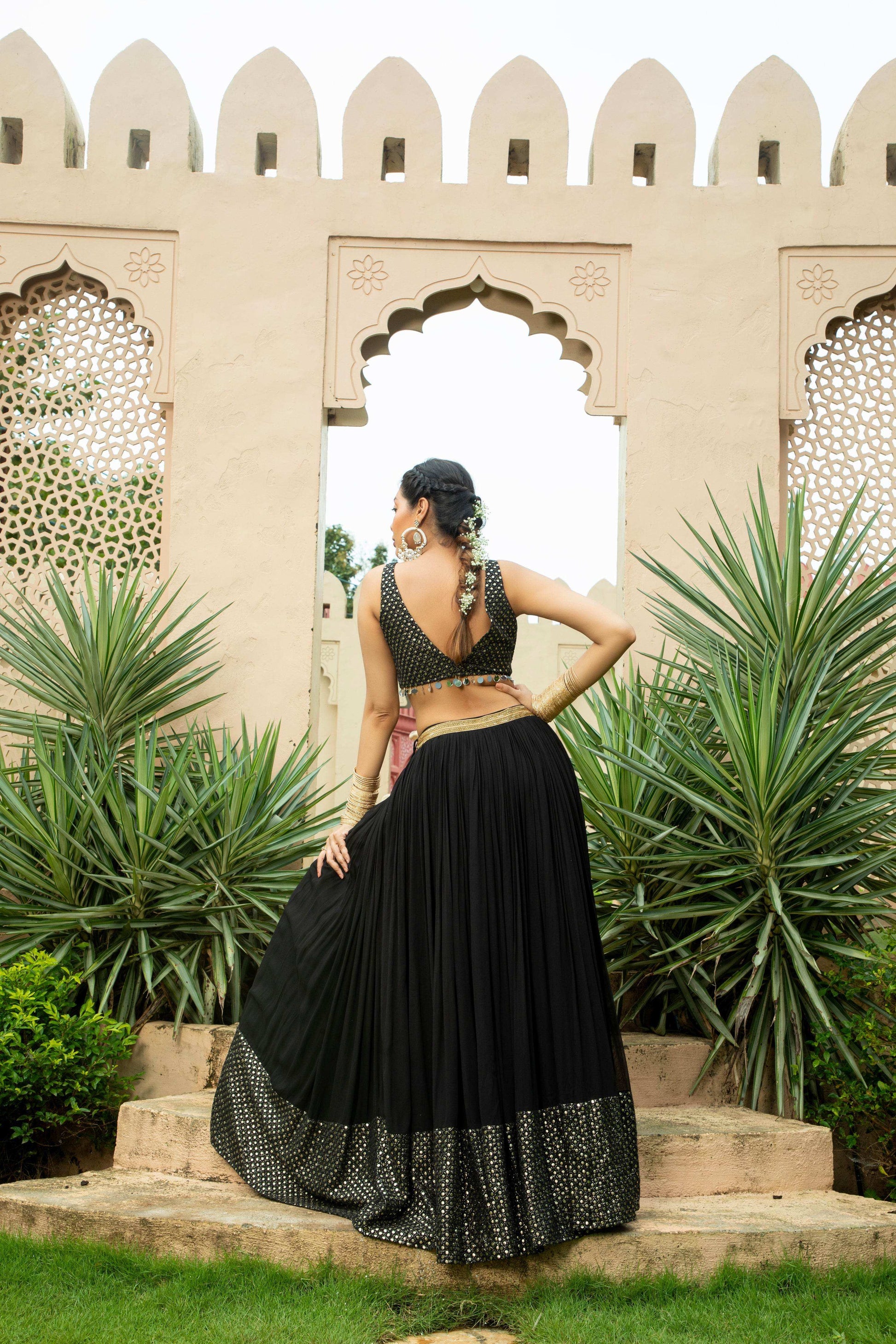 Nadia - Lehenga Set Black - Monk & Mei