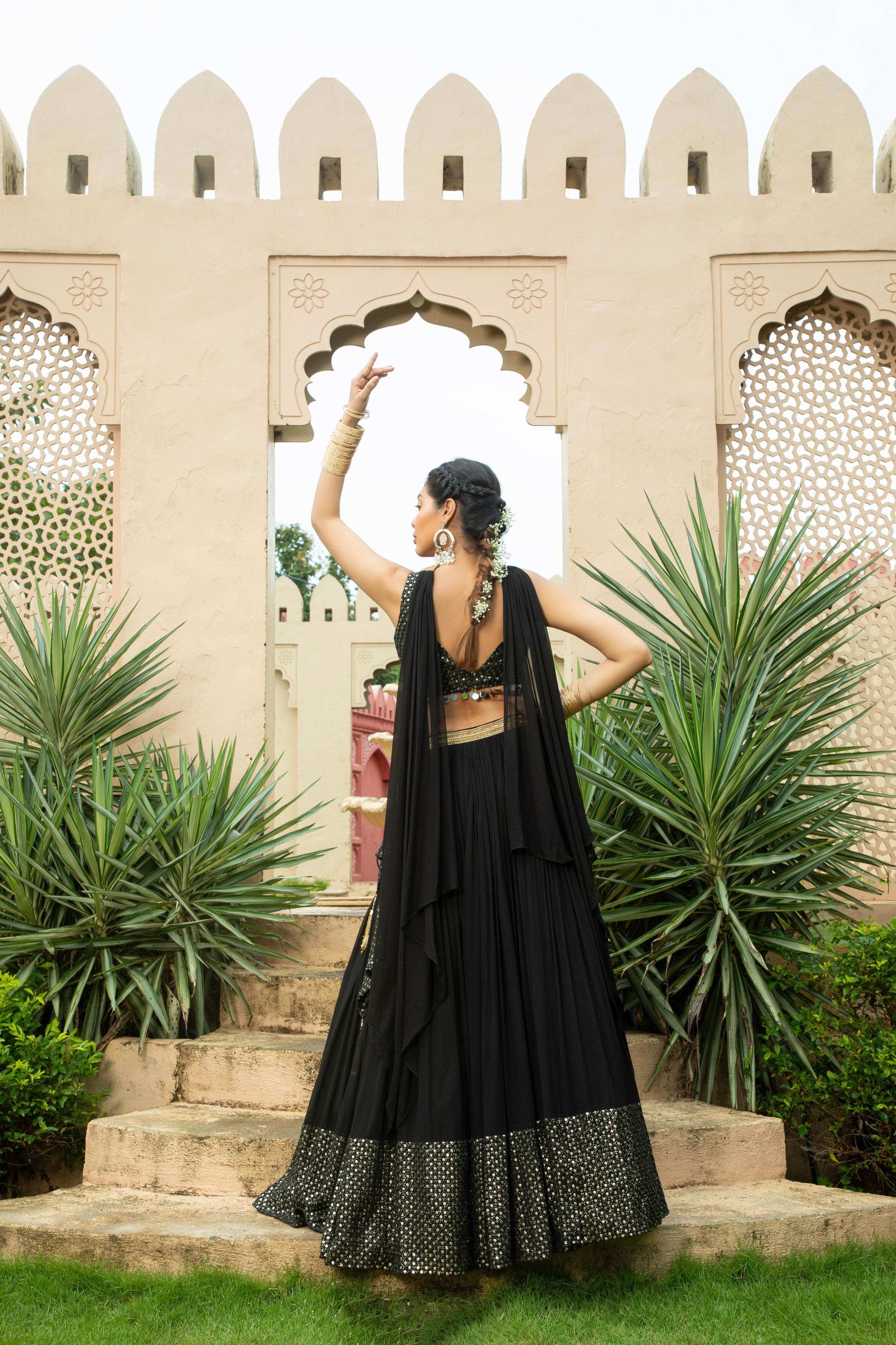 Nadia - Lehenga Set Black - Monk & Mei