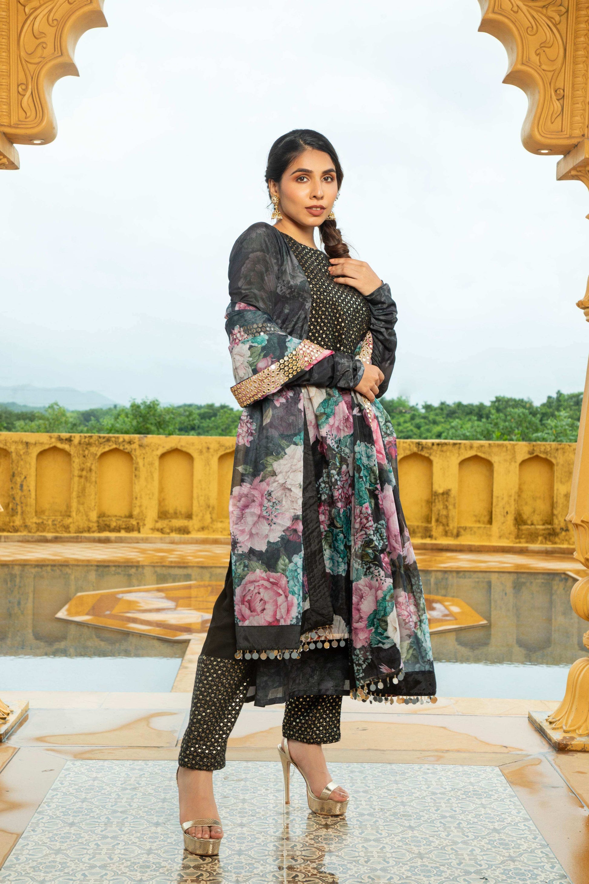 Natasha - Kurta Set Black - Monk & Mei