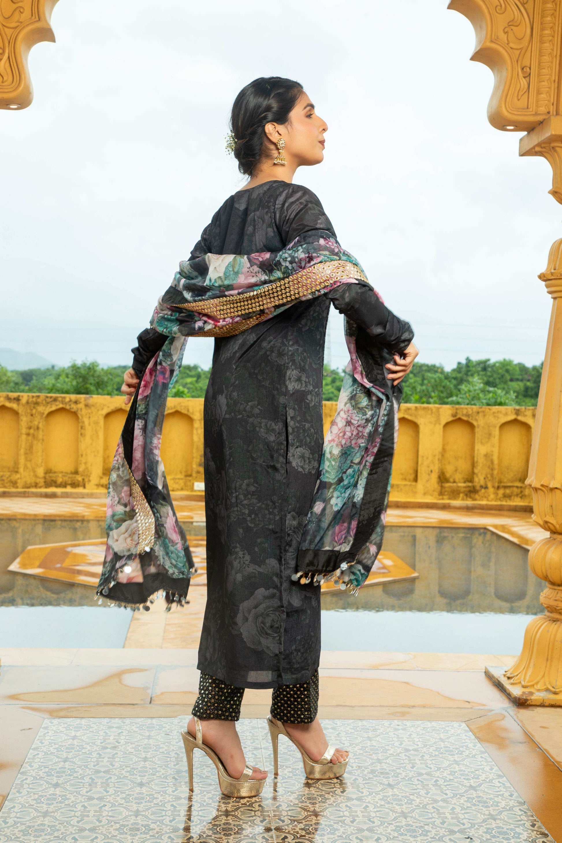 Natasha - Kurta Set Black - Monk & Mei