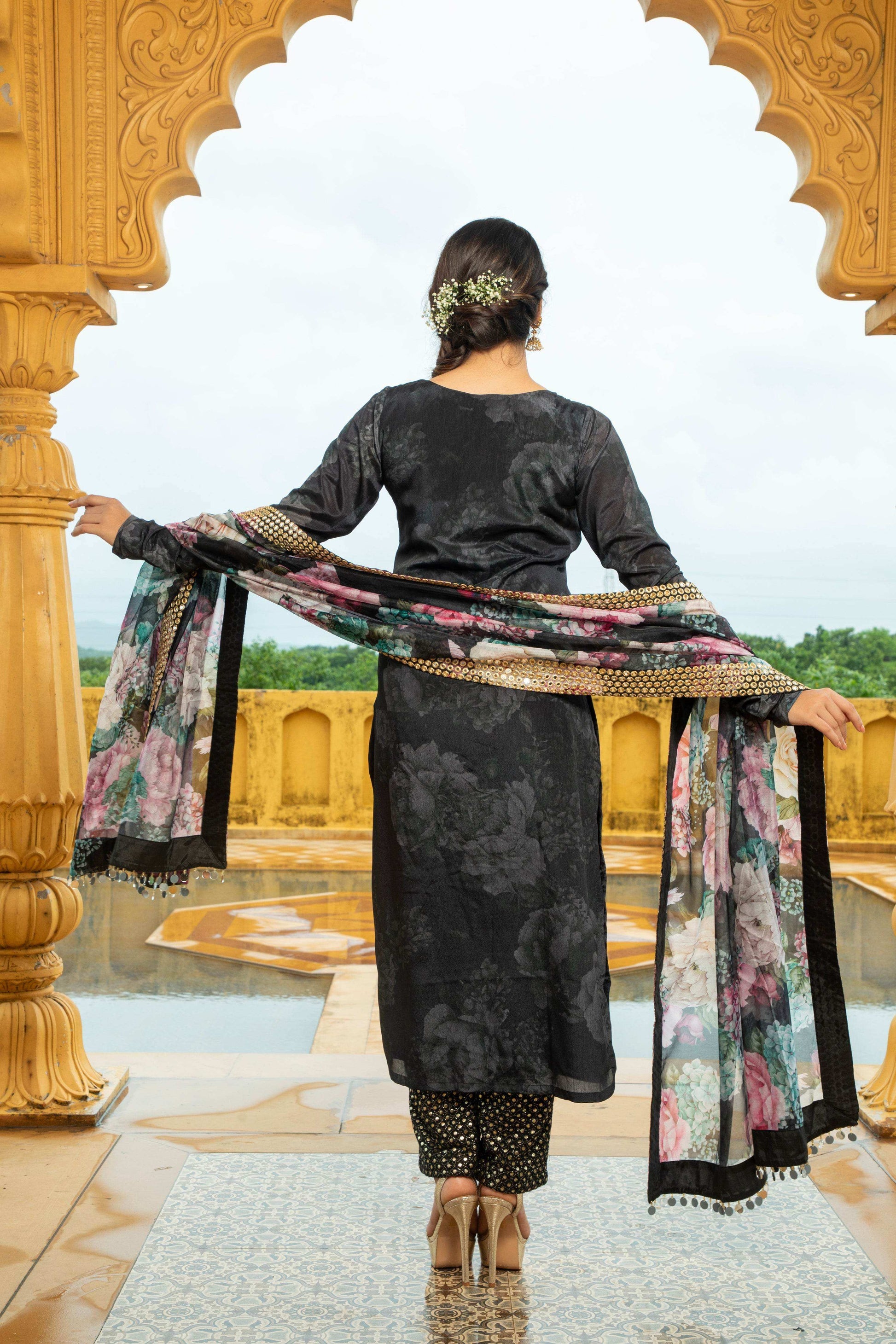 Natasha - Kurta Set Black - Monk & Mei