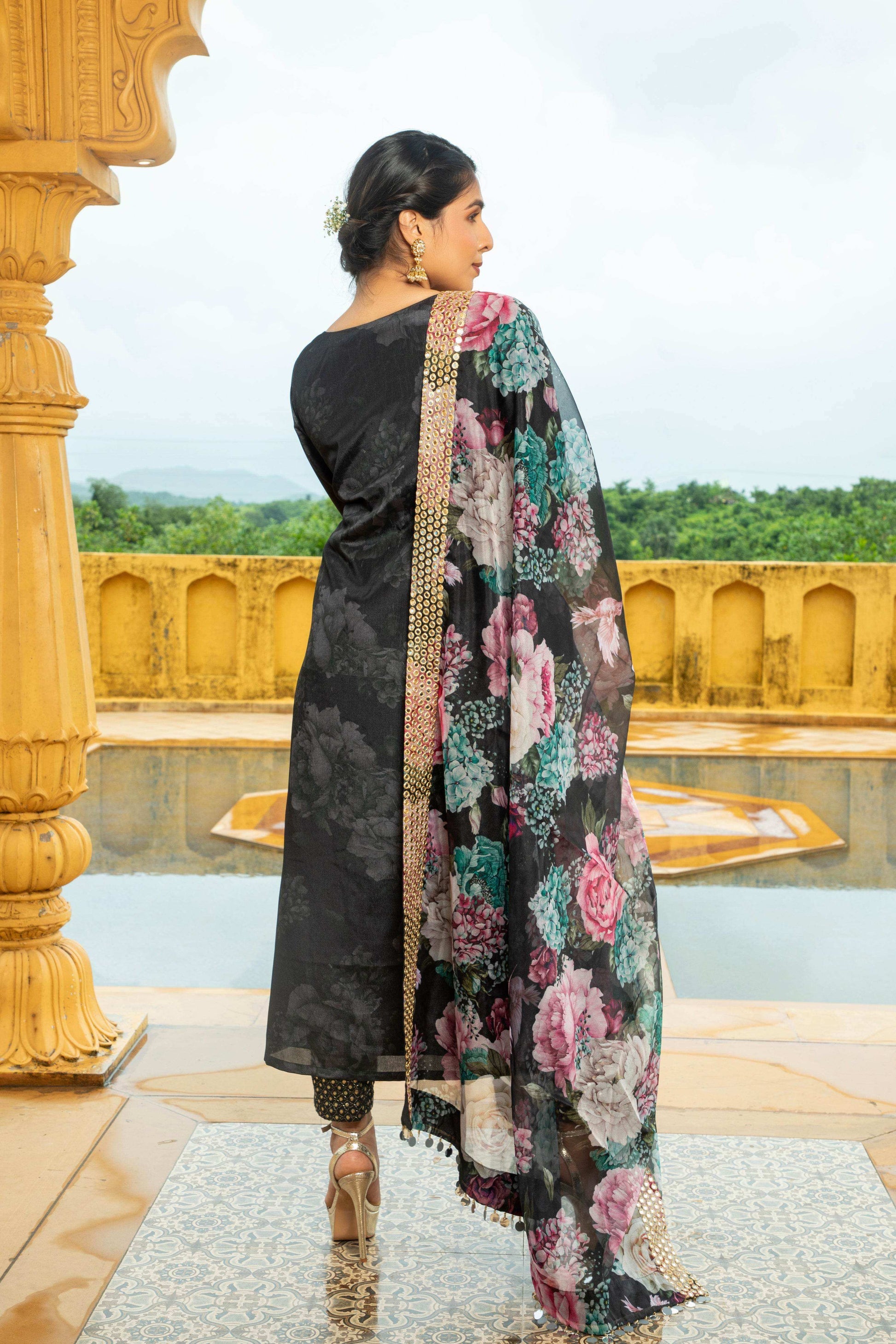 Natasha - Kurta Set Black - Monk & Mei