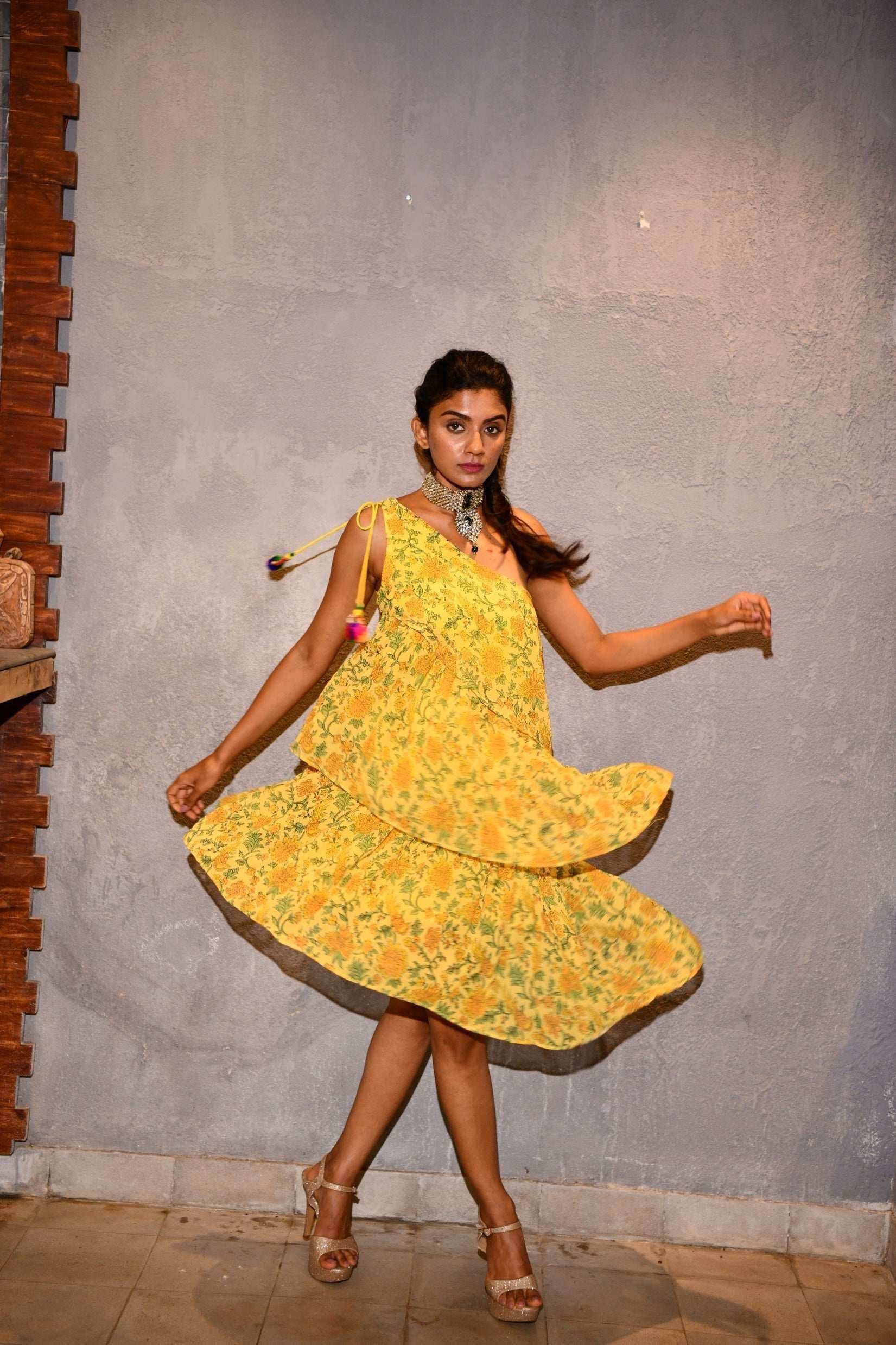 Pari - Knee Dress - Monk & Mei