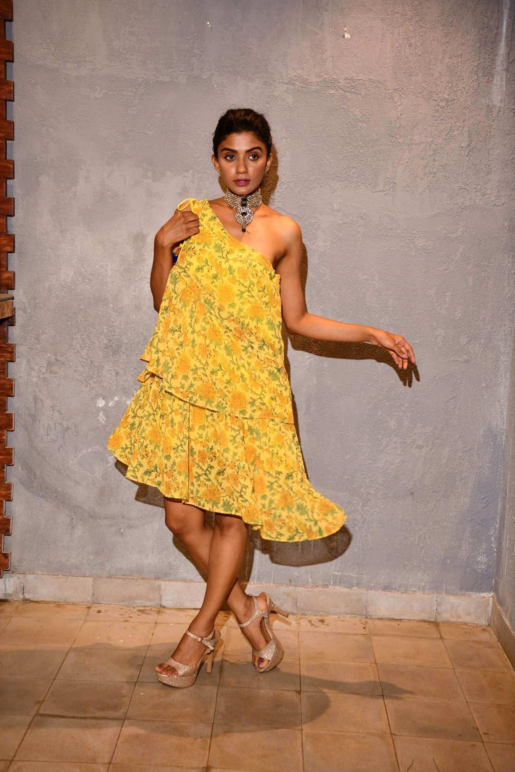 Pari - Knee Dress - Monk & Mei