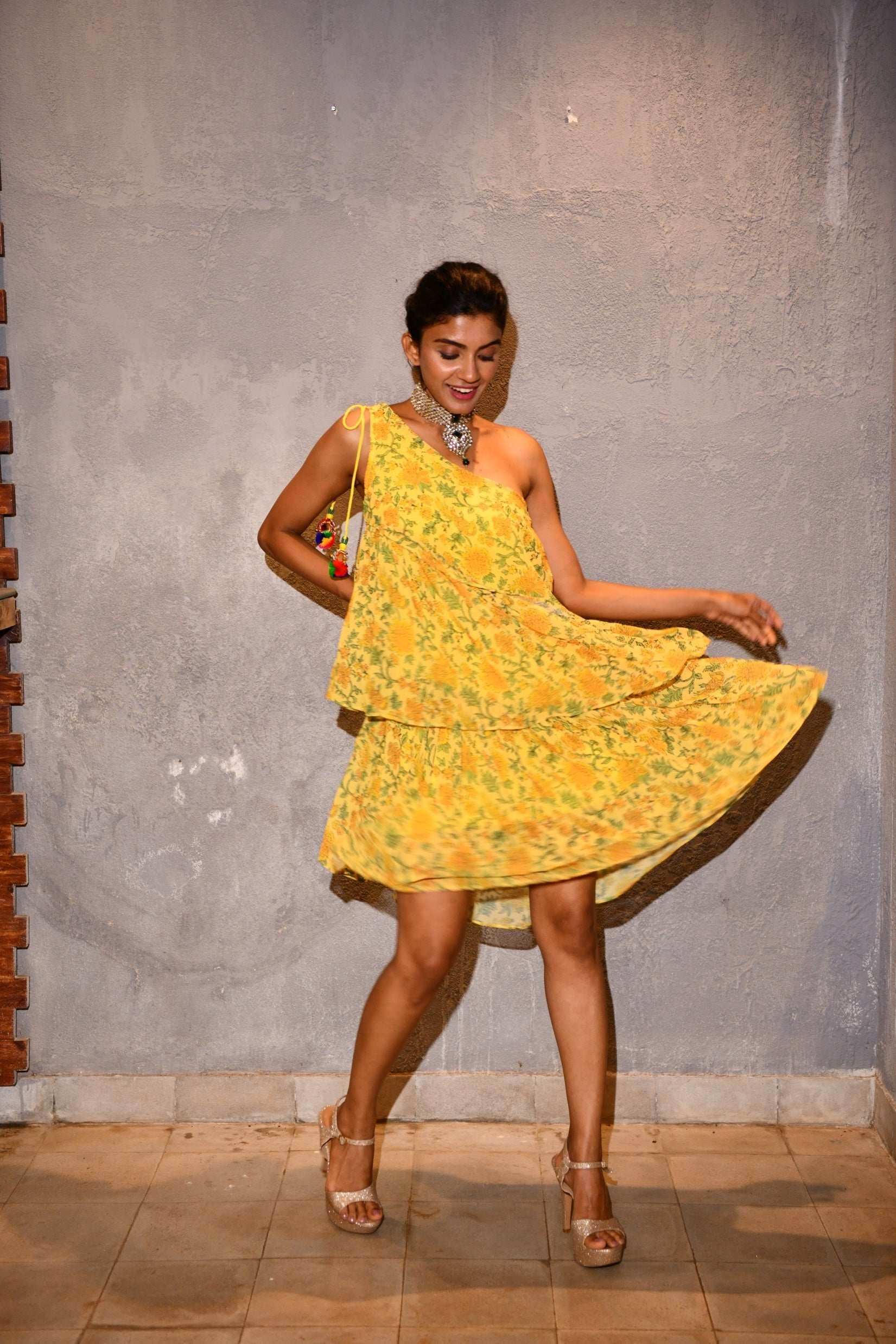 Pari - Knee Dress - Monk & Mei