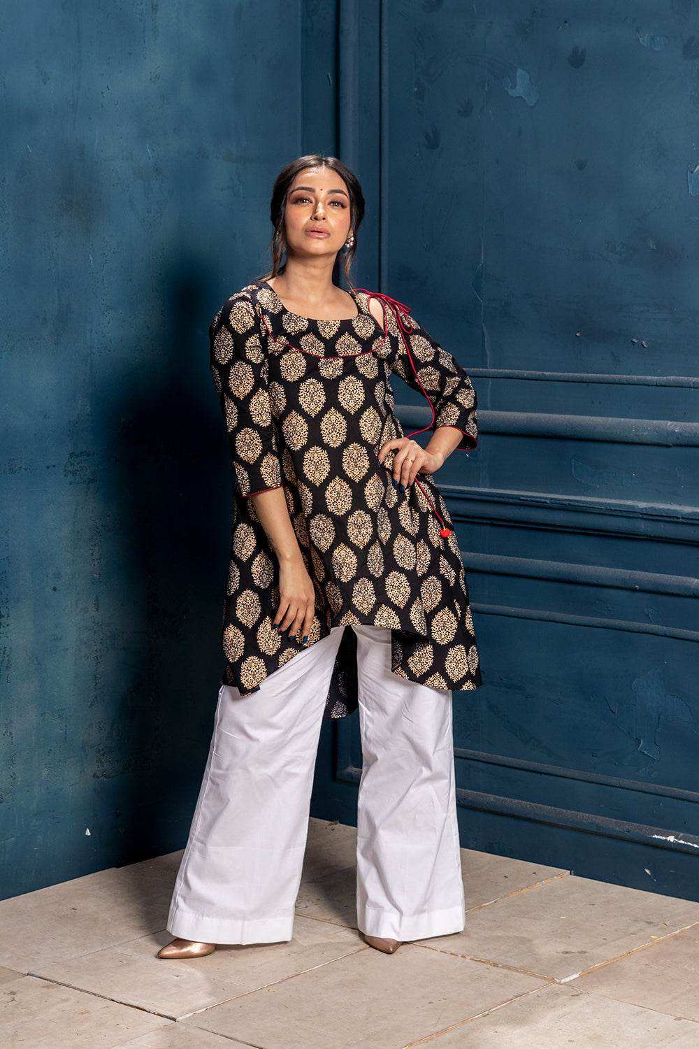Dhvani- Black & Gold Kurta (1 piece) - Monk & Mei