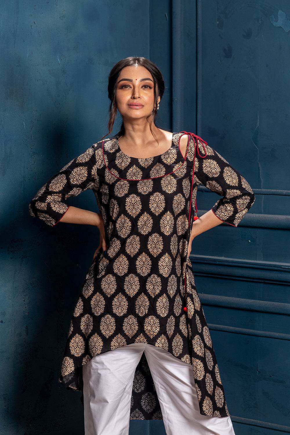 Dhvani- Black & Gold Kurta (1 piece) - Monk & Mei