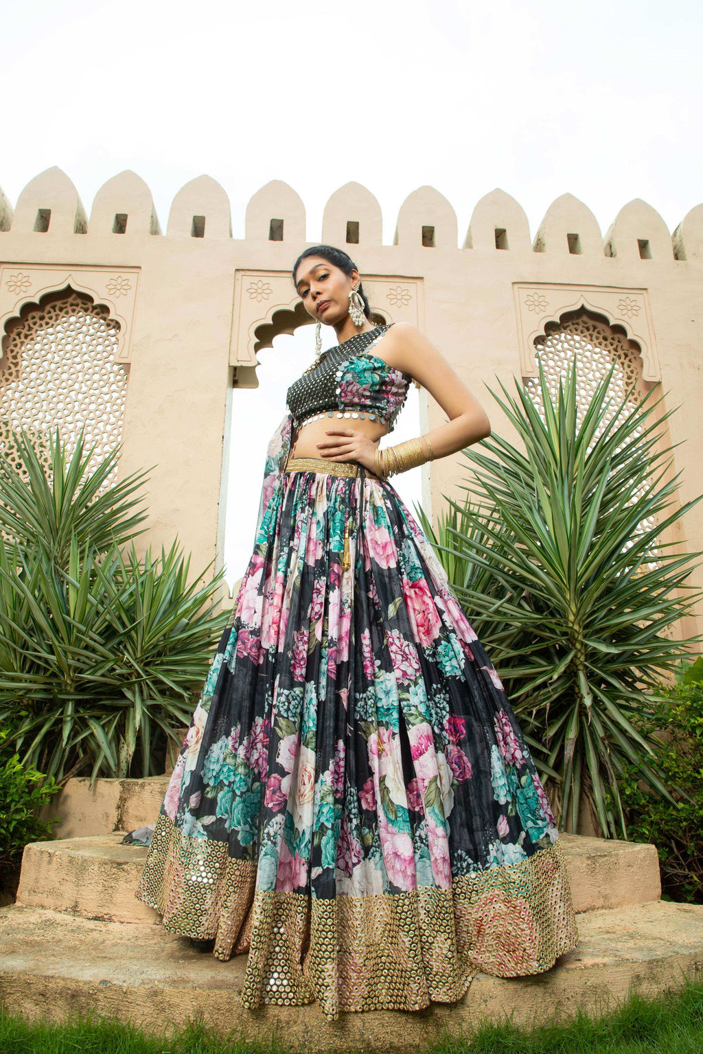 Faiza - Lehenga Set Black - Monk & Mei
