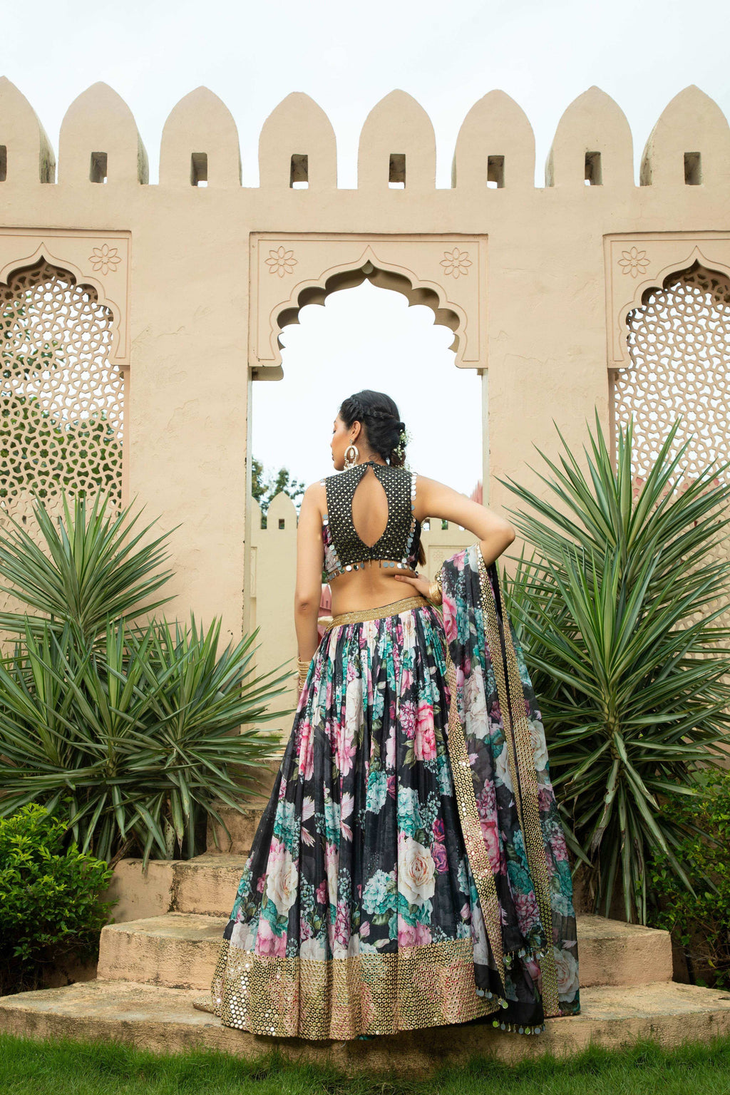 Faiza - Lehenga Set Black - Monk & Mei