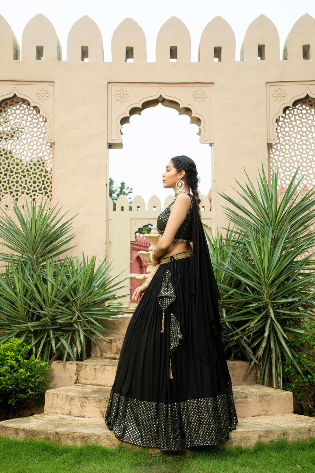 Nadia - Lehenga Set Black - Monk & Mei